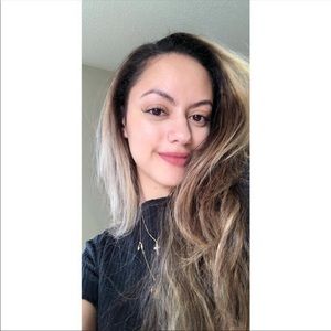 Meet your Posher, Elise danielle